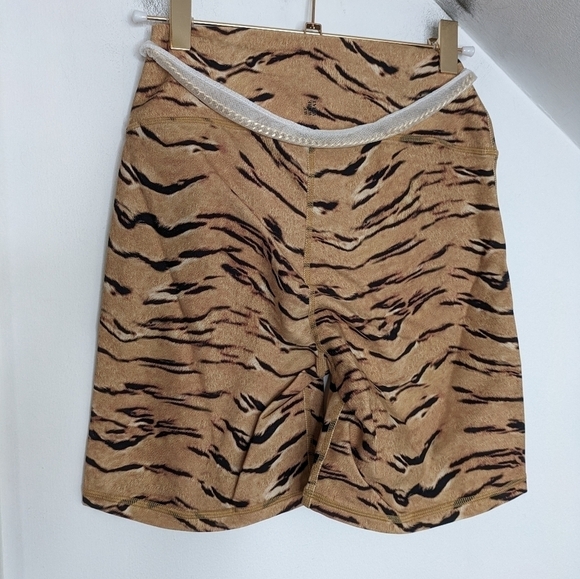 WEWOREWHAT Tiger Brushed Nylon Gold Chain High Rise Bike Short NEW Size M - Picture 4 of 8